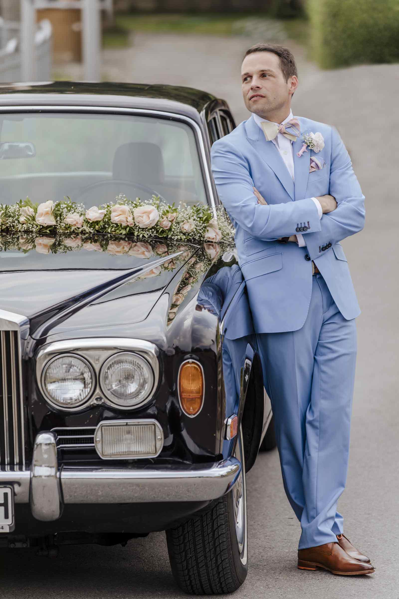 Hochzeitsfliege Bräutigam elegant mit Rolls Royce FAFIGO