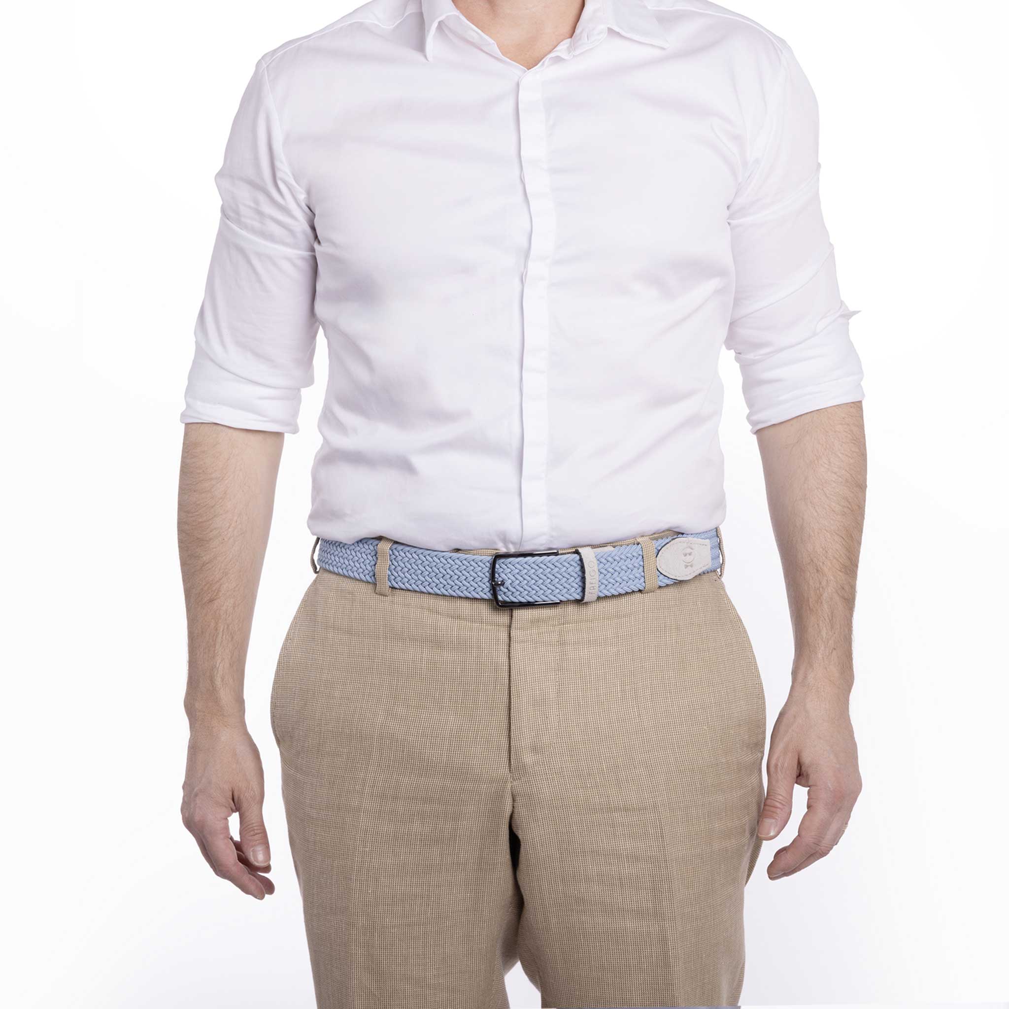 Hellblauer Flechtgürtel für Herren mit Stretch - elastisch - von Model getragen - Modell Napoli - FAFIGO