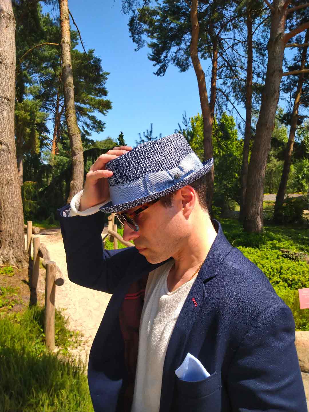 Passende Herren Accessoires zum Casual-Chic-Look Hut und Einstecktuch - FAFIGO